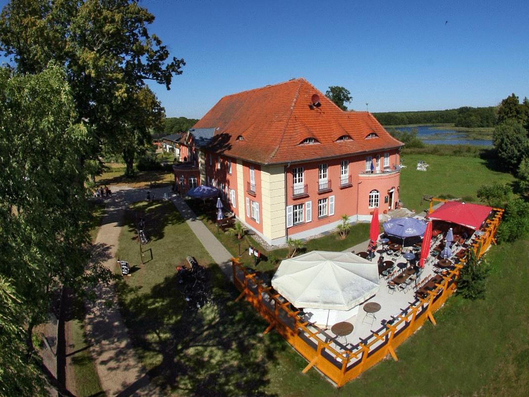 Готель Altes Gutshaus-Federow Екстер'єр фото