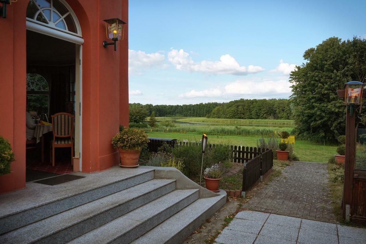 Готель Altes Gutshaus-Federow Екстер'єр фото